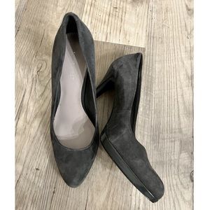 Nine West Grey Suede Pump